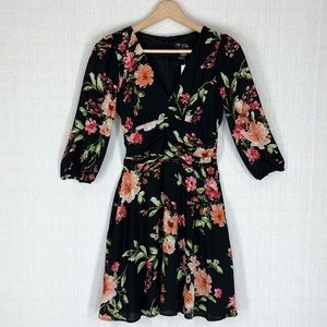 Aqua~NWT~Womens 3/4 Sleeve Deep V-Neck Black Feminine Floral Mini Dress~Sz XS‎